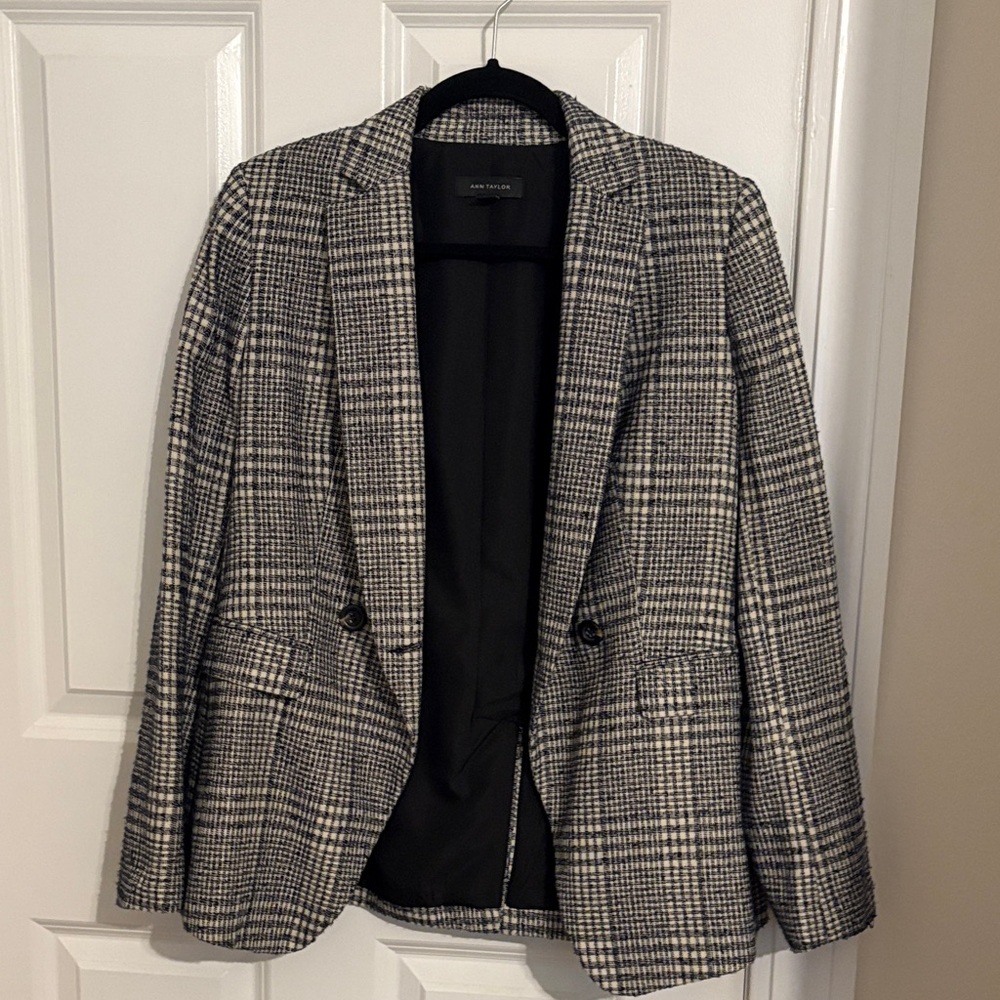 Ann Taylor Black and Cream Textured Blazer